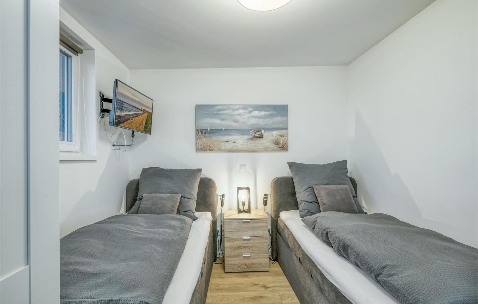 Amazing Home In Tossens With Wifi Екстериор снимка