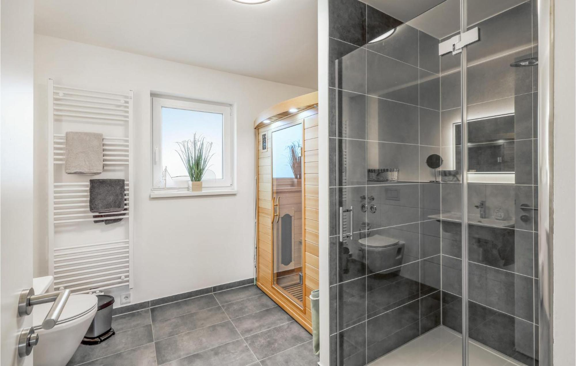 Amazing Home In Tossens With Wifi Екстериор снимка